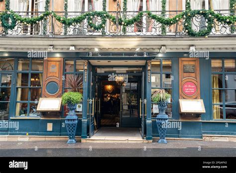 oldest cafe in paris